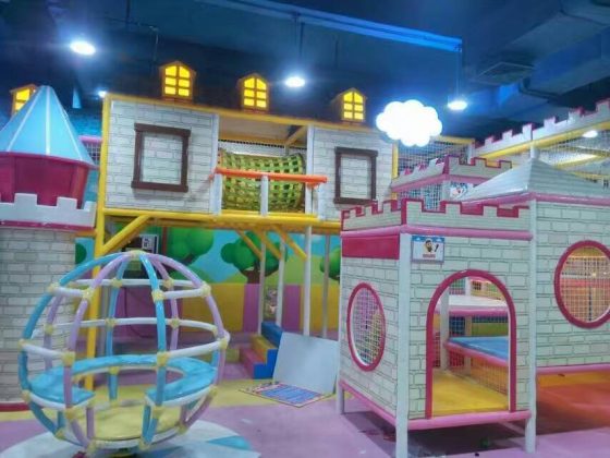 What should be paid attention to when designing an indoor playground?