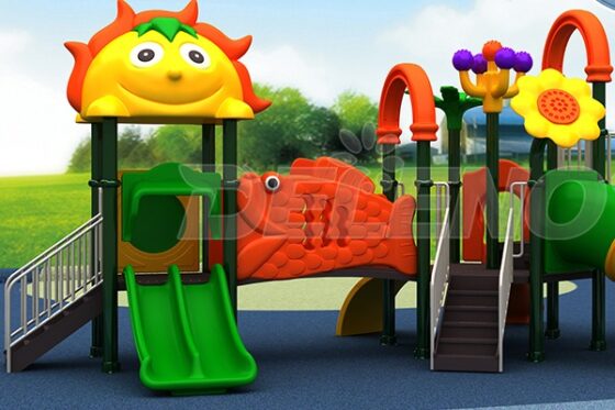 Outdoor Slide Case in Ecuador Kindergarten